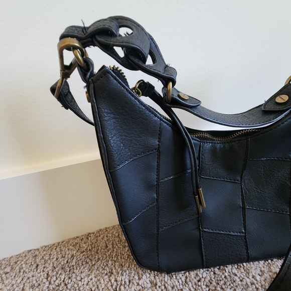 Black purse with detachable crossbody strap - Picture 2 of 16